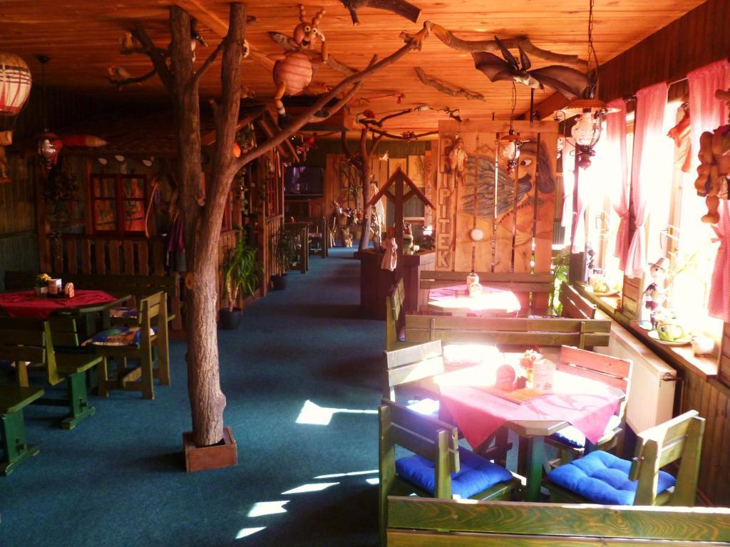 Hotel Pohadka موست المظهر الخارجي الصورة