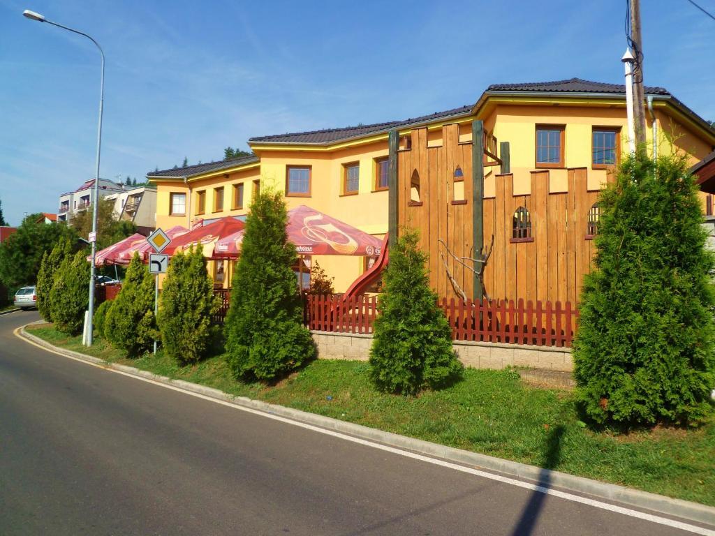 Hotel Pohadka موست المظهر الخارجي الصورة