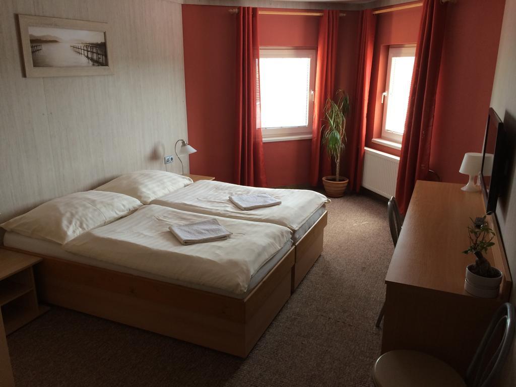 Hotel Pohadka موست الغرفة الصورة